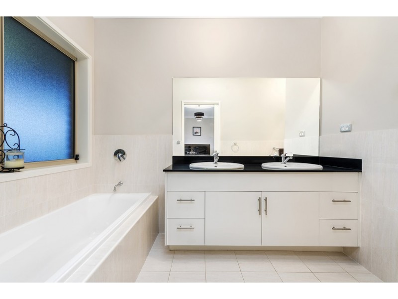 45 SUNNYSIDE DRIVE, Ellis Lane NSW 2570