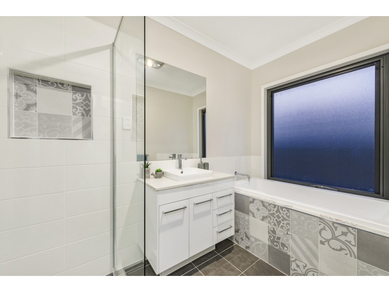 7 Carden Street, Oran Park NSW 2570