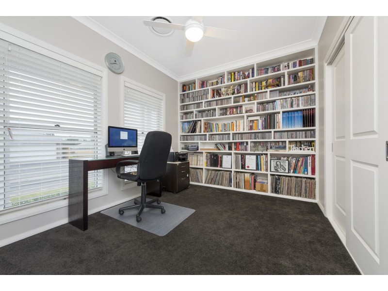 11 Dengate Close, Elderslie NSW 2570