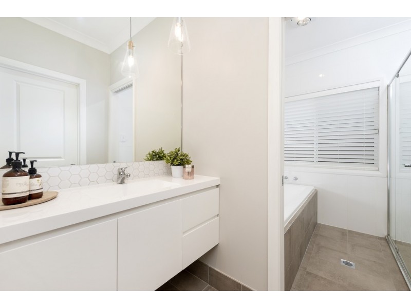 11 Dengate Close, Elderslie NSW 2570