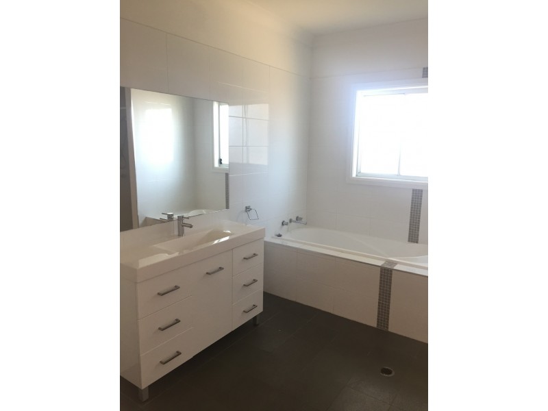 125 BURRAGORANG ROAD, Mount Hunter NSW 2570