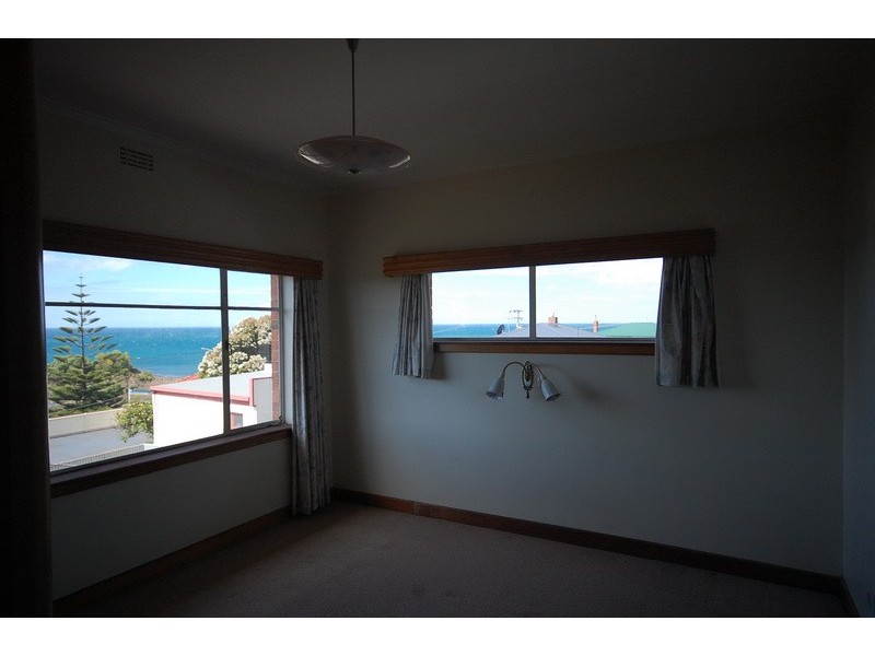 16 Bay Street, Parklands TAS 7320