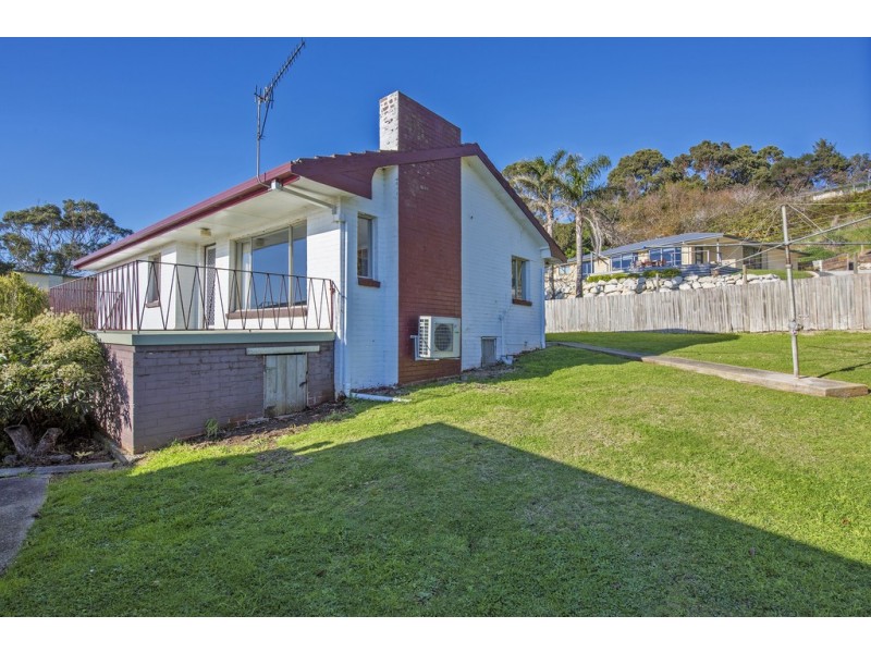 16 Seaside Crescent, Penguin TAS 7316
