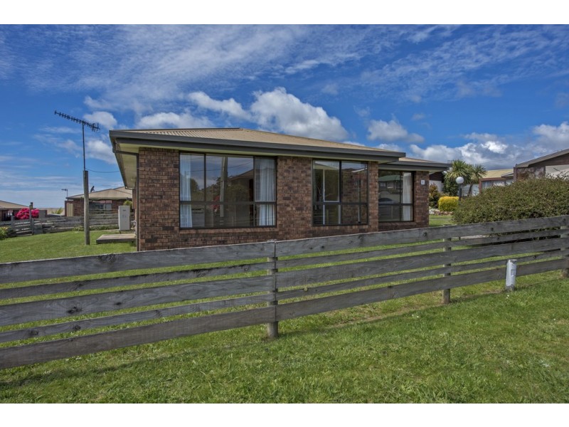 1/60 Lyons Street, Somerset TAS 7322