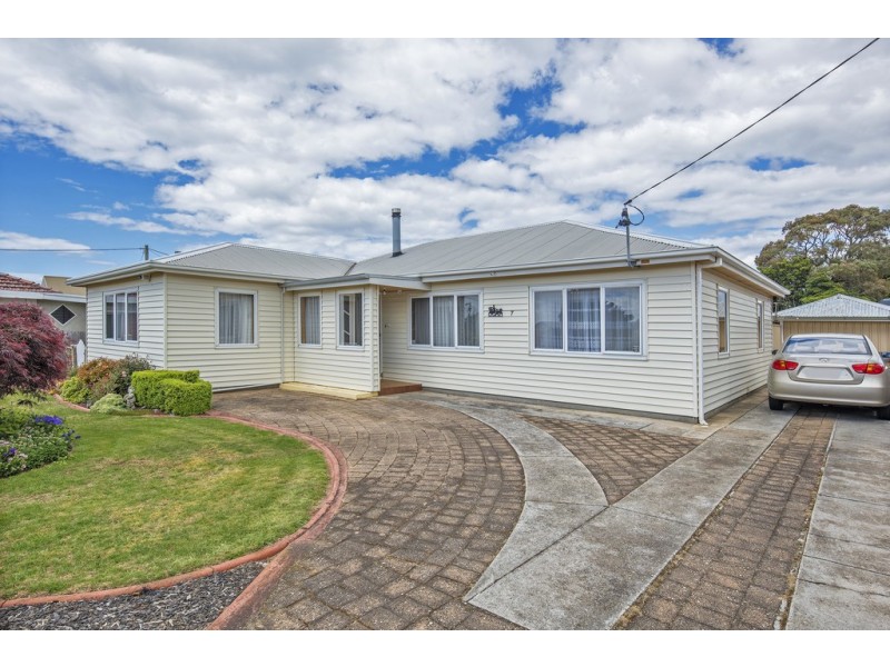 7 Deacon Street, Upper Burnie TAS 7320