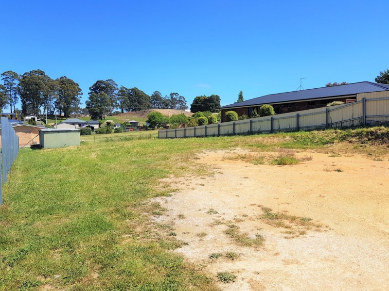 18 Berkshire Parade, Penguin TAS 7316