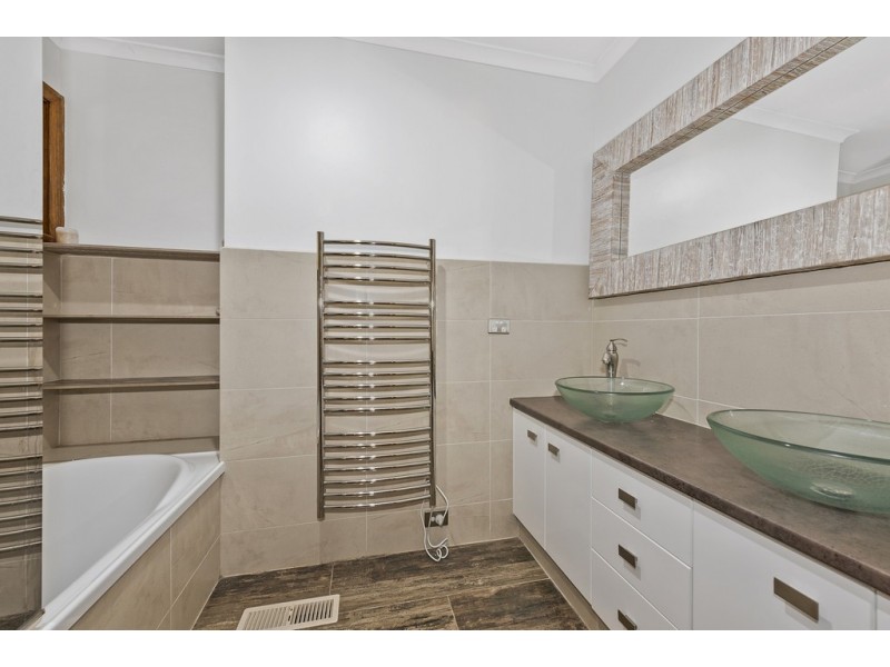 8 Tracey Street, Park Grove TAS 7320