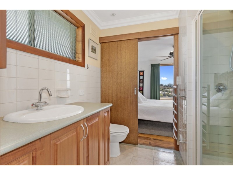 8 Tracey Street, Park Grove TAS 7320