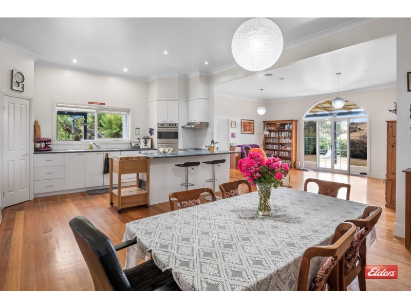 8 Pecks Road, Flowerdale TAS 7325