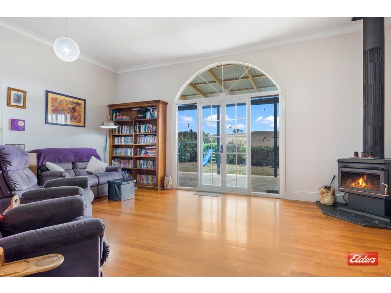8 Pecks Road, Flowerdale TAS 7325