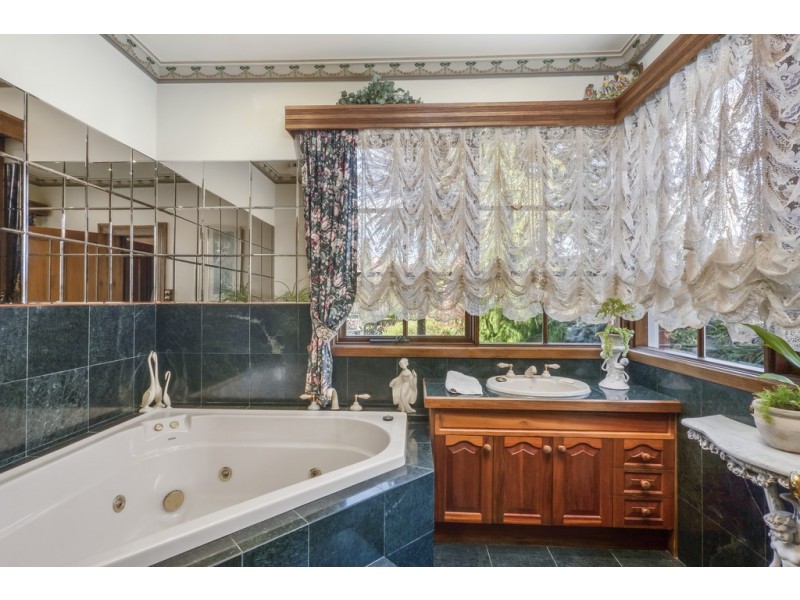 3-5 The Boulevard, Hillcrest TAS 7320