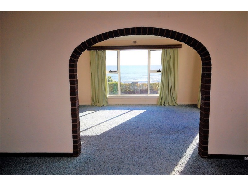 142 Main Road, Penguin TAS 7316