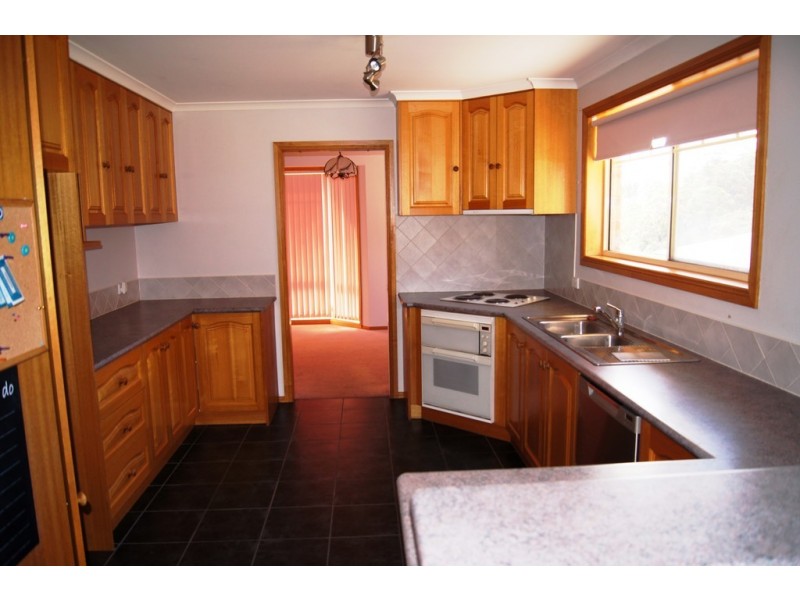 2 Heather Crescent, Park Grove TAS 7320