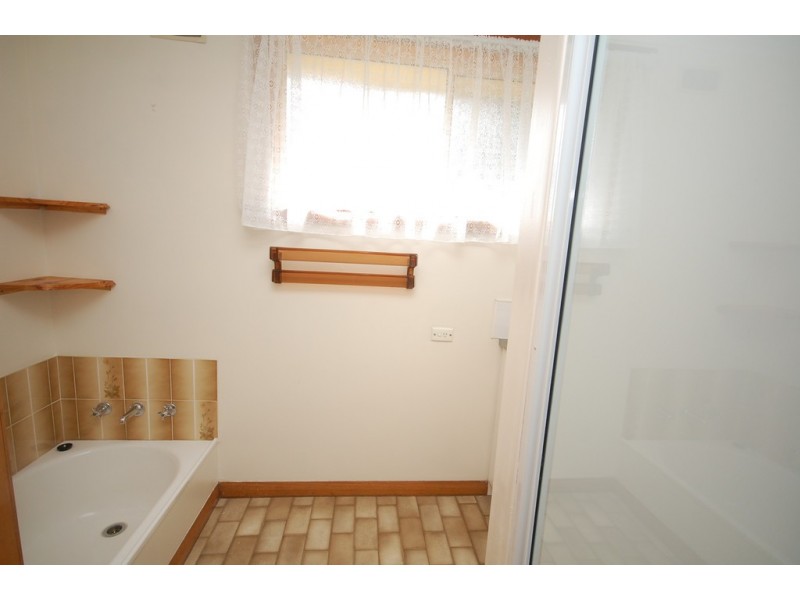 5 South Road, Penguin TAS 7316