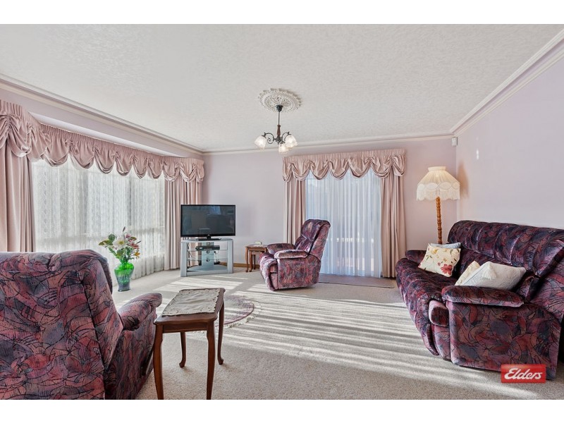 2/7 Holmes Place, Park Grove TAS 7320