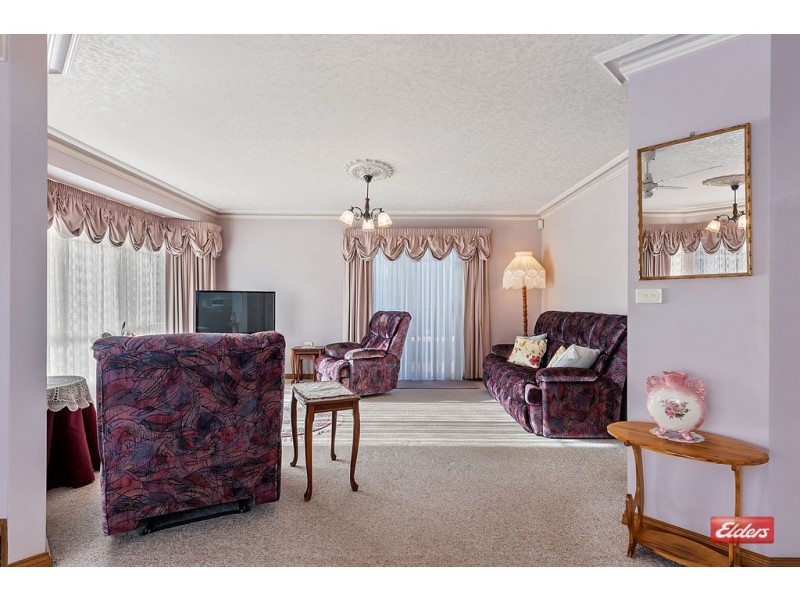 2/7 Holmes Place, Park Grove TAS 7320