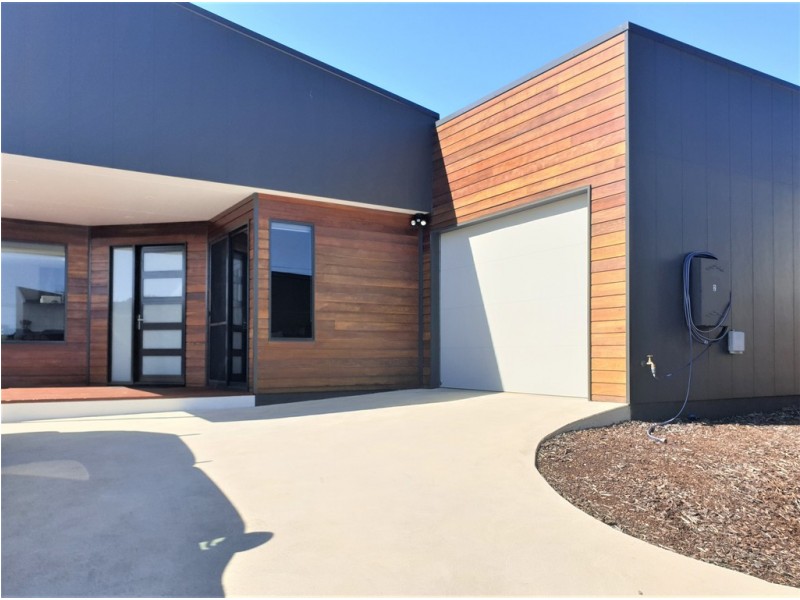 2/21 Mooreville Road, Park Grove TAS 7320