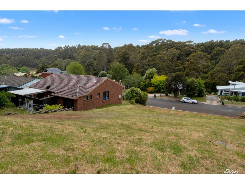 42 Blackwood Parade, Romaine TAS 7320