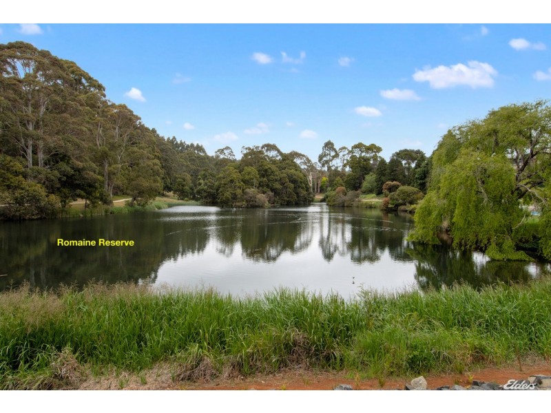42 Blackwood Parade, Romaine TAS 7320
