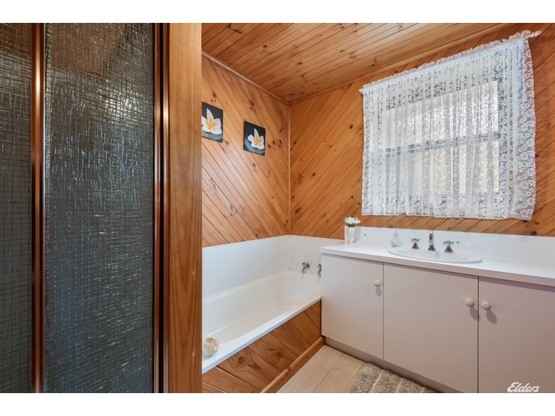 1 Toorak Court, Parklands TAS 7320