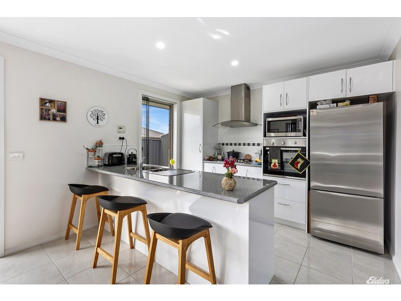 1/9 Nairana Avenue, Shorewell Park TAS 7320