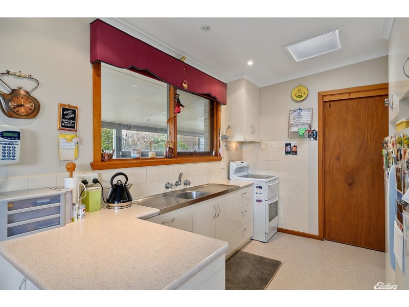 11 Lyons Street, Somerset TAS 7322