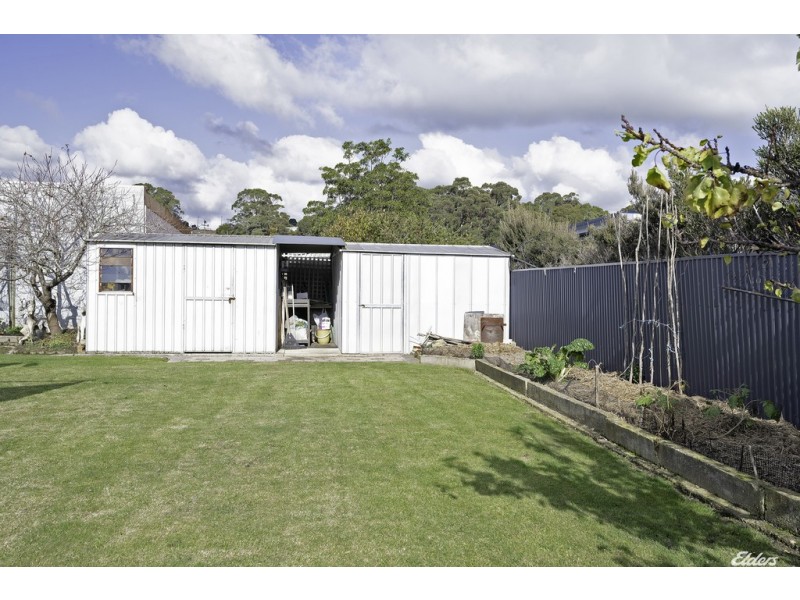 11 Lyons Street, Somerset TAS 7322