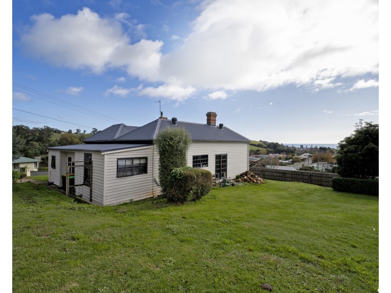 2 Ironcliffe Court, Penguin TAS 7316