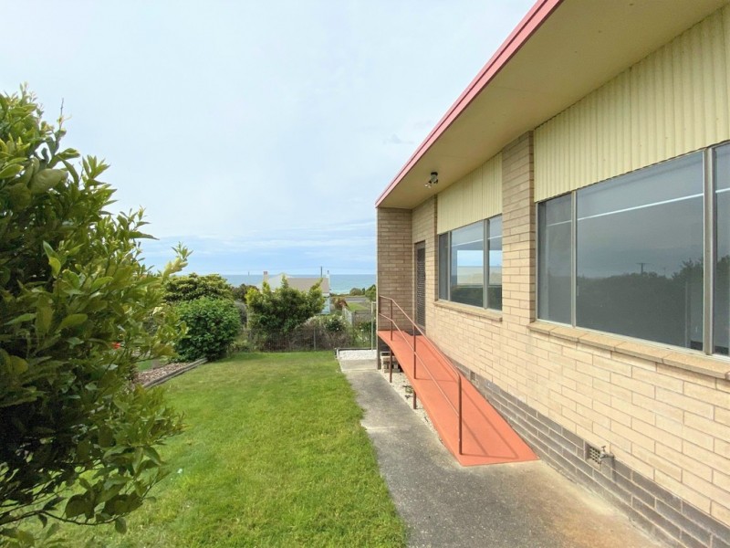 3/11 Hampson Street, Penguin TAS 7316