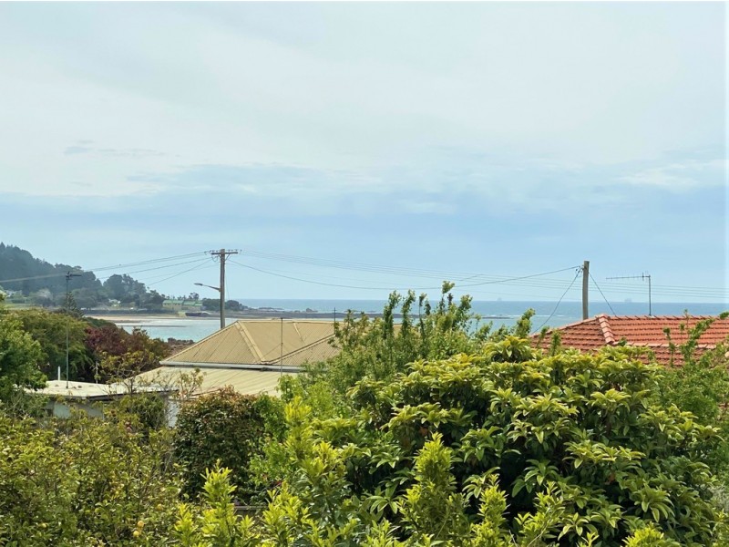 3/11 Hampson Street, Penguin TAS 7316