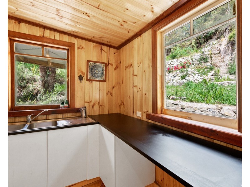 2 Du Cane Street, Queenstown TAS 7467
