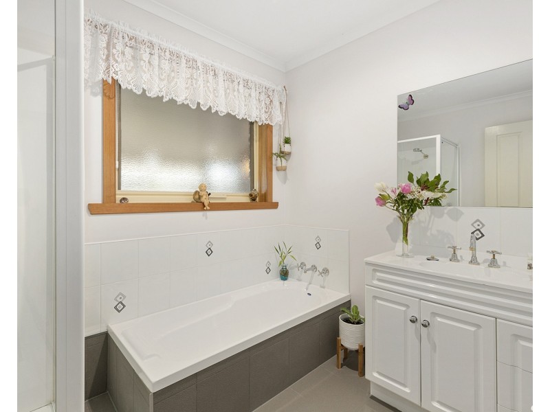 8 Manuka Drive, Romaine TAS 7320