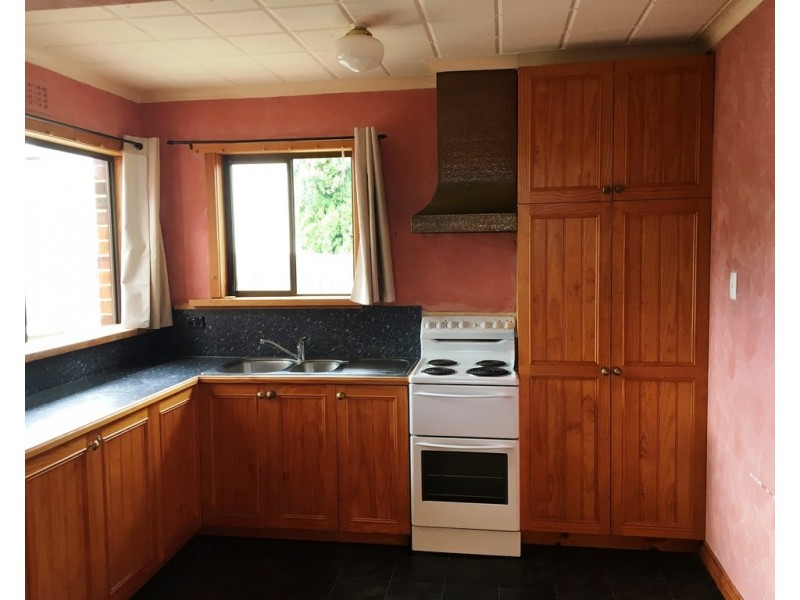 9 West Street, Upper Burnie TAS 7320