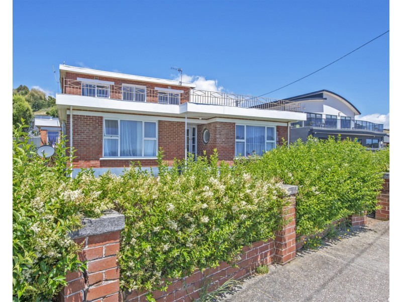 142 Main Road, Penguin TAS 7316