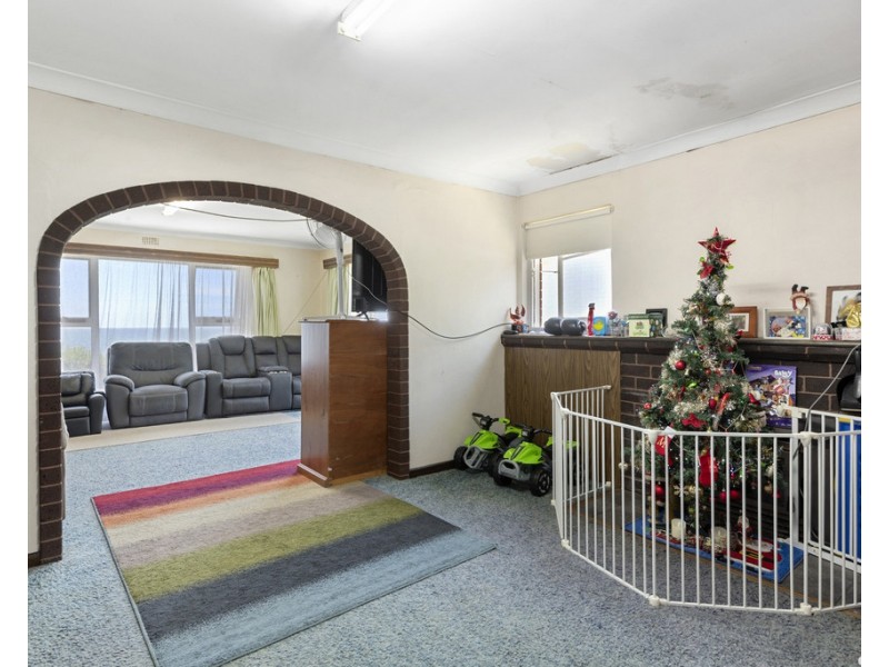 142 Main Road, Penguin TAS 7316