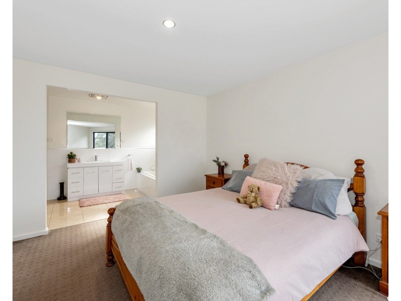 4 Panorama Crescent, Cooee TAS 7320