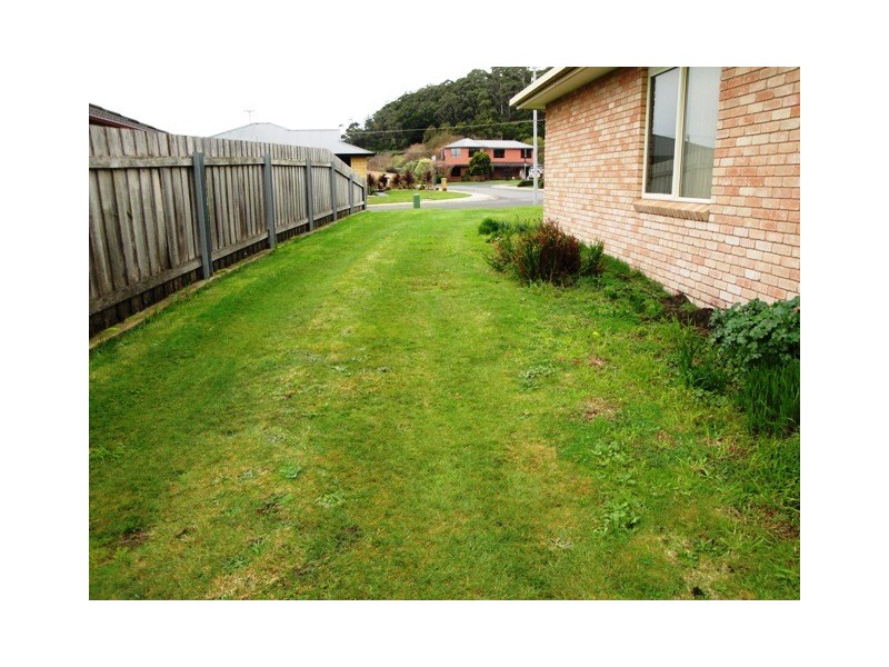 2/20 Seabreeze Avenue, Sulphur Creek TAS 7316