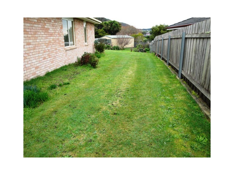 2/20 Seabreeze Avenue, Sulphur Creek TAS 7316