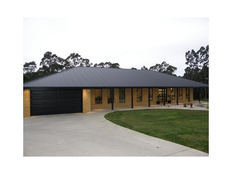 17 Allegra Drive, Heybridge TAS 7316