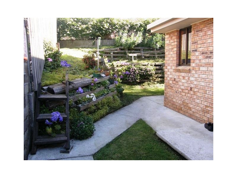 2/8 Charles Street, Burnie TAS 7320