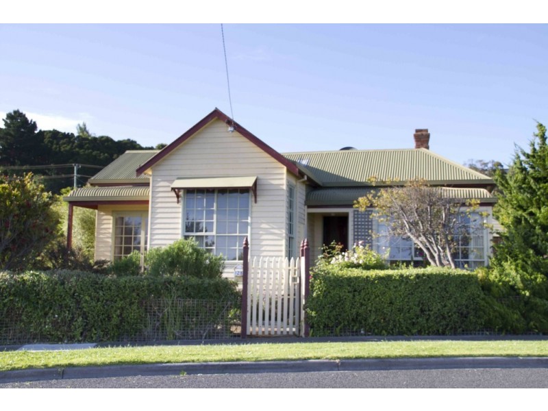 128 Main Road, Penguin TAS 7316