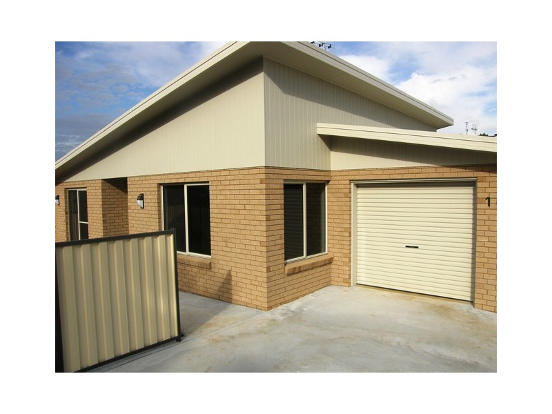 1/1 Emmett Street, Park Grove TAS 7320