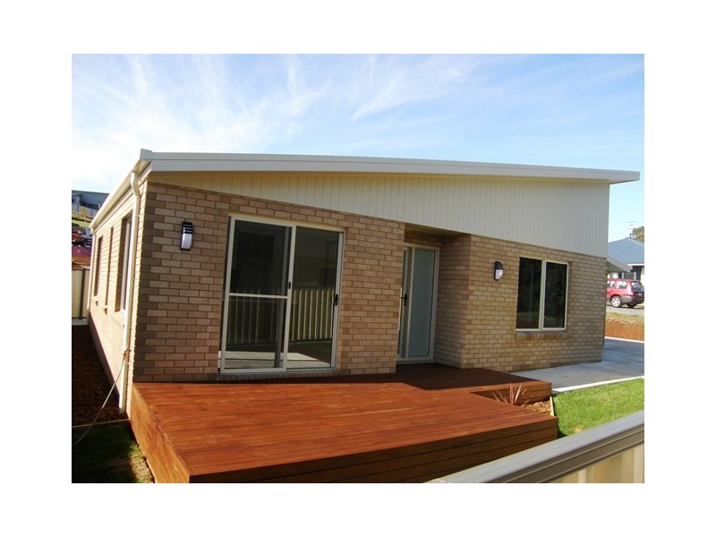 1/1 Emmett Street, Park Grove TAS 7320
