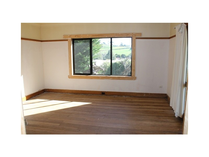 14 King Edward Street, Penguin TAS 7316