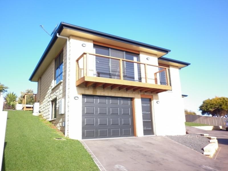 Unit 1/14 Byworth Street, Burnie TAS 7320