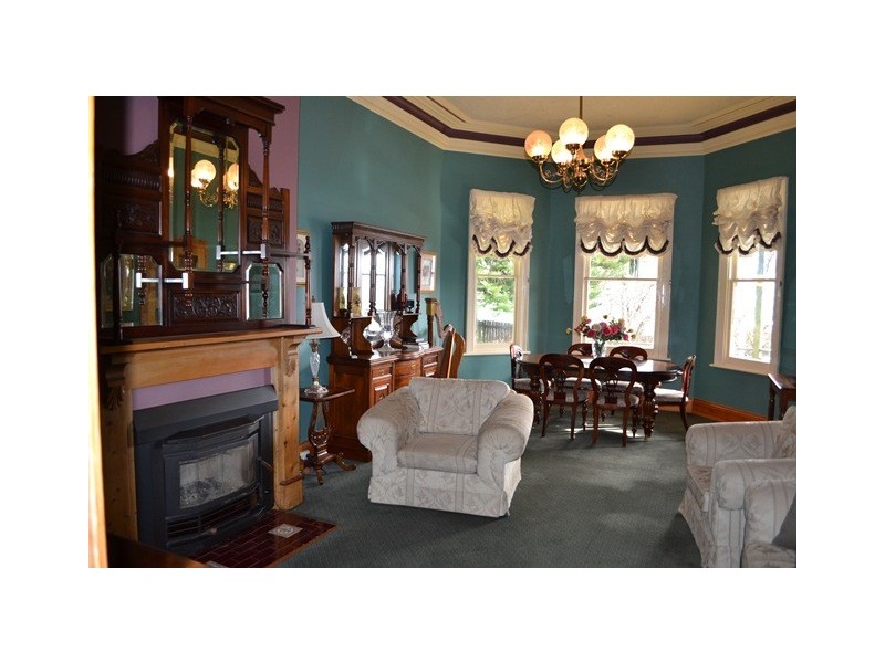 25 Main Road, Penguin TAS 7316