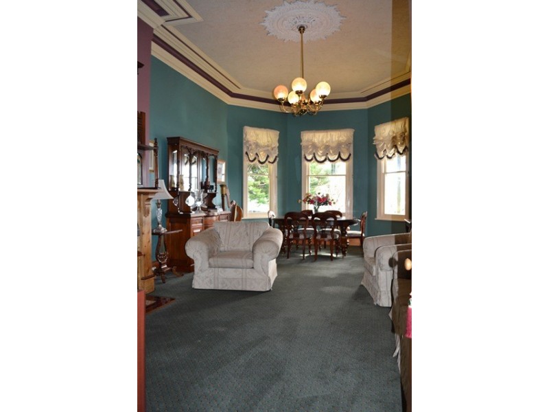 25 Main Road, Penguin TAS 7316