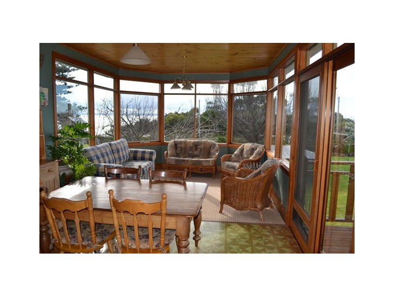 25 Main Road, Penguin TAS 7316