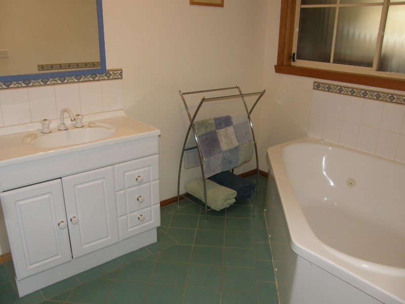 6 Fairway Drive, Penguin TAS 7316