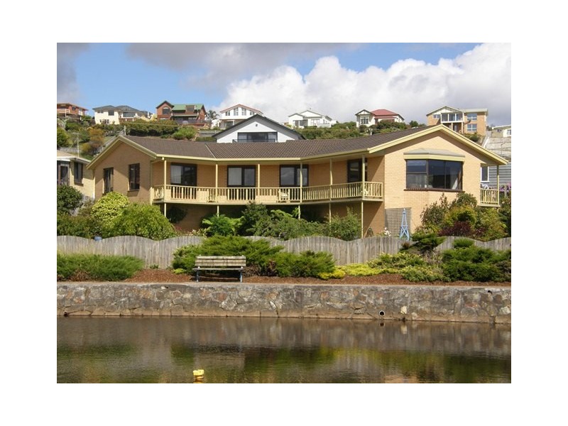 5 Coroneagh Street, Penguin TAS 7316
